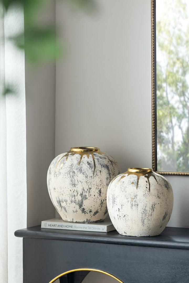 FLOWER VASE SMALL - Destination Interiors